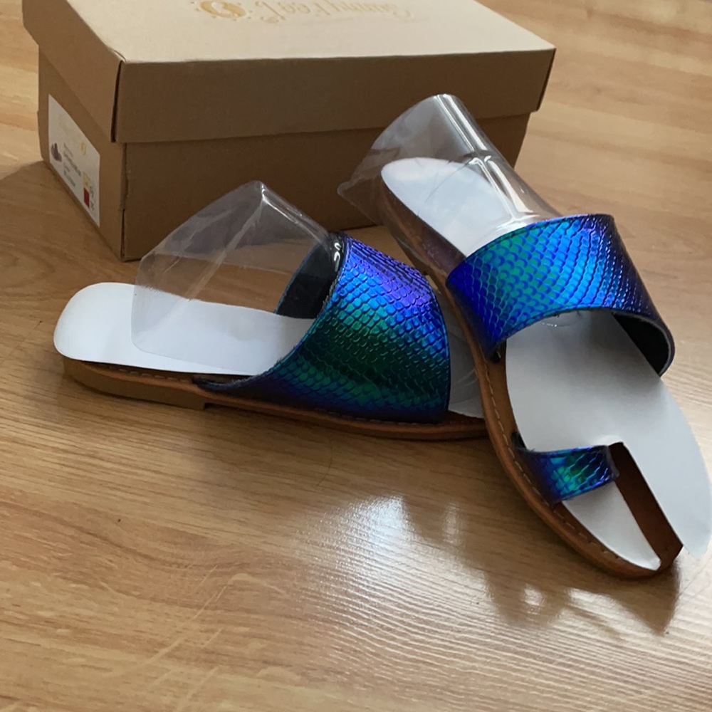 Toe ring sandals blueish green color, size 5//2 - Picture 2 of 3